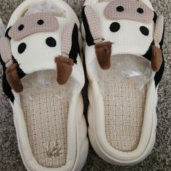 Unbranded Shoes - COW slippers fun and cute Never worn